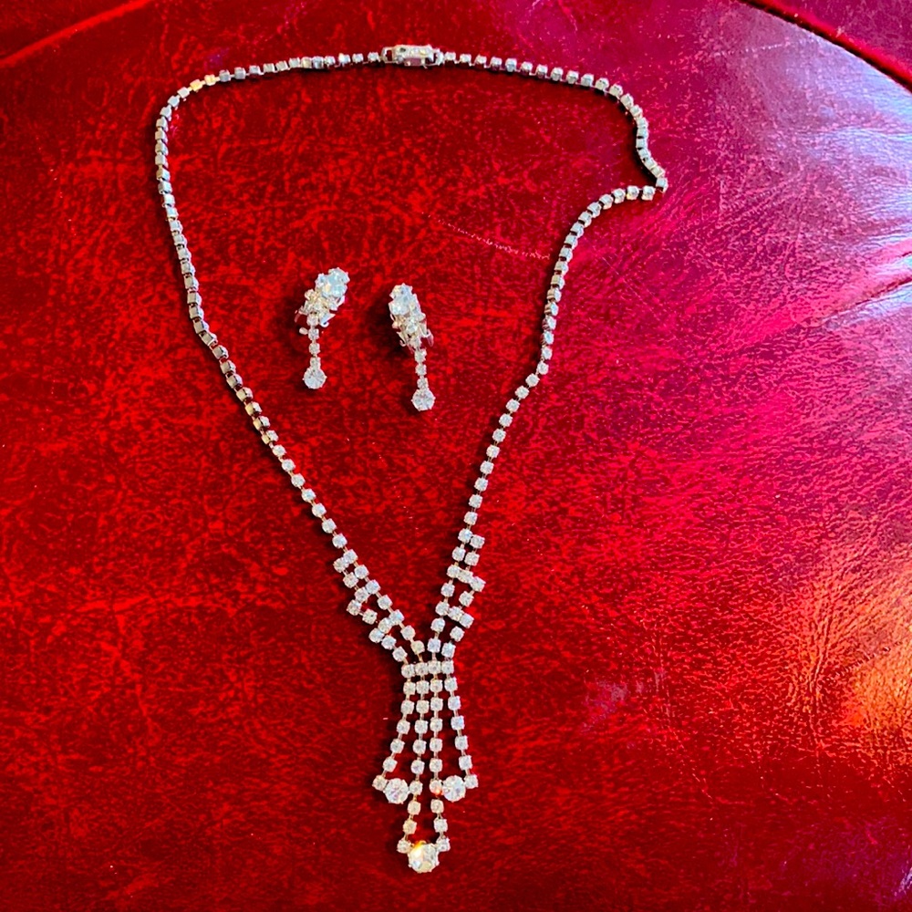 Vintage jewelry set.